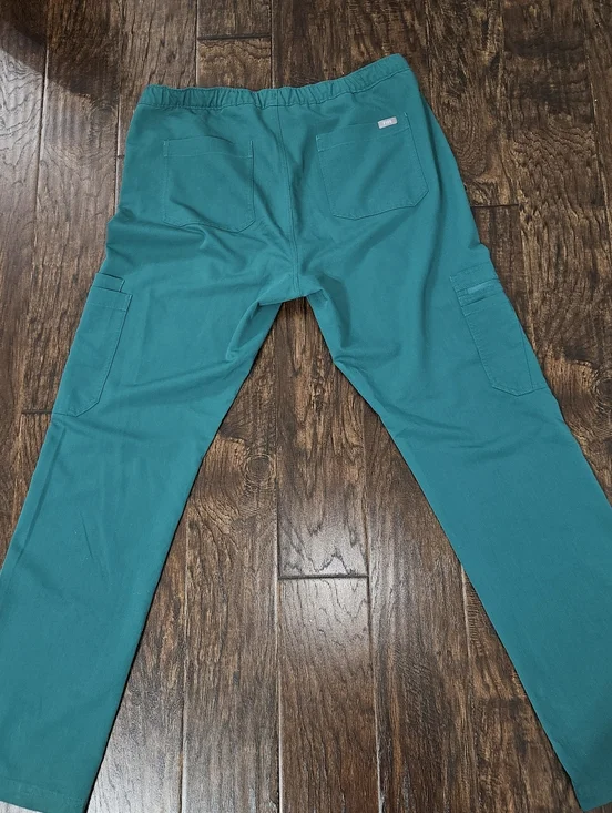 EUC Large Men's Hunter Green Figs Cairo cargo Scrub Pants. - Picture 2 of 6